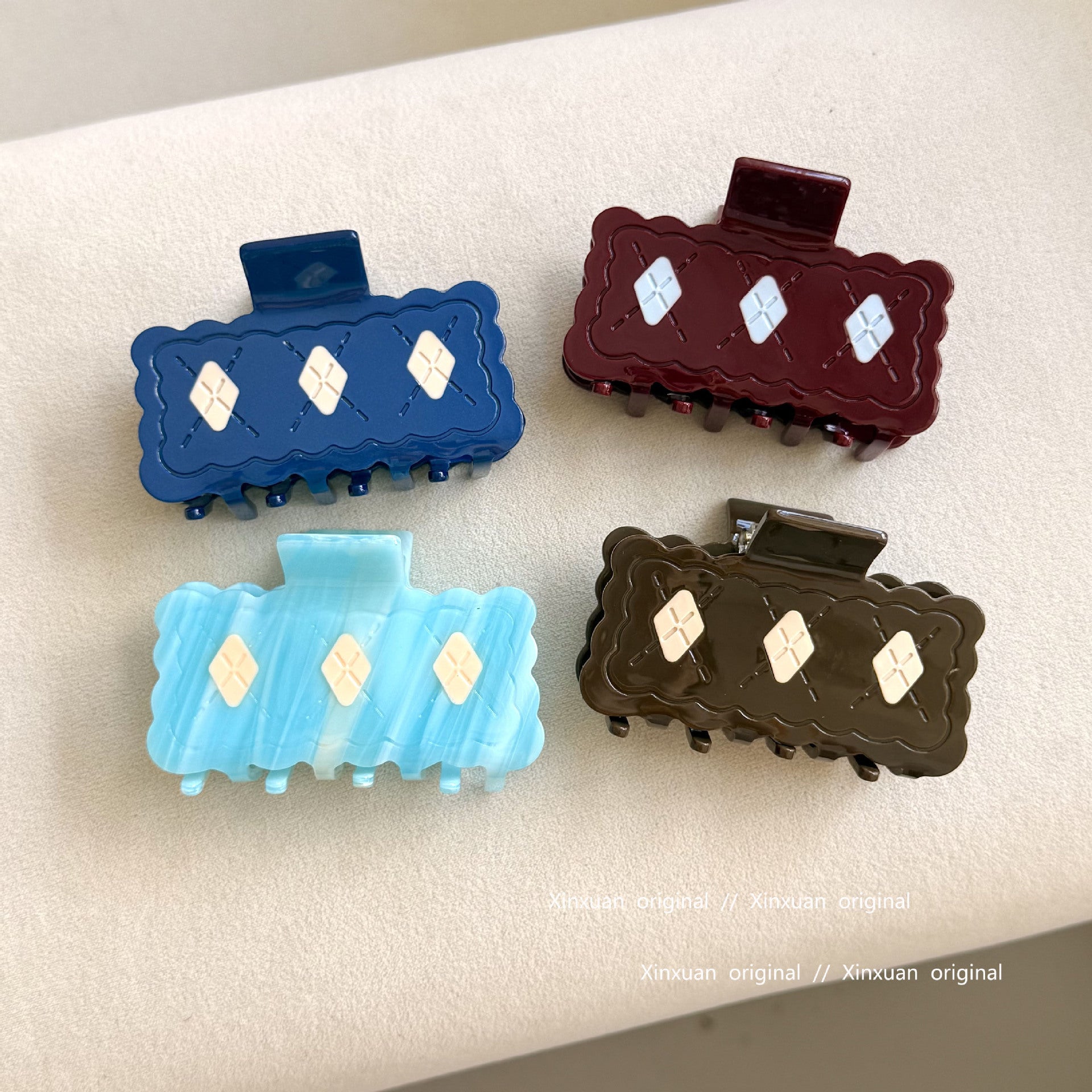 醋酸板材復古鯊魚夾－藏藍款細節｜https://igowo.tw/