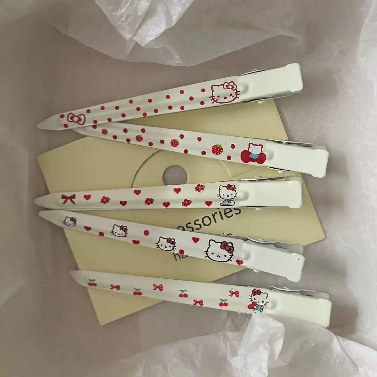 紅色金屬愛心貓咪髮夾－商品主圖｜https://igowo.tw/