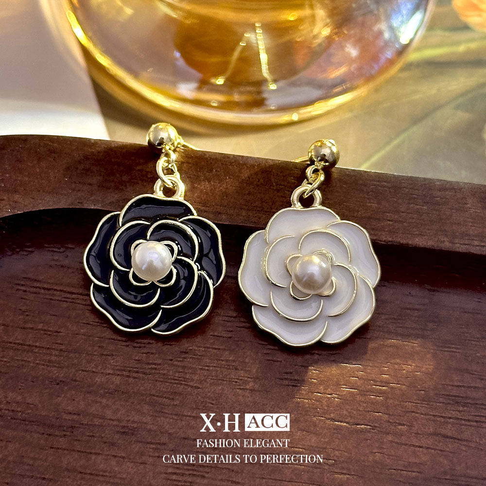 琺瑯山茶花復古耳釘－商品主圖｜https://igowo.tw/