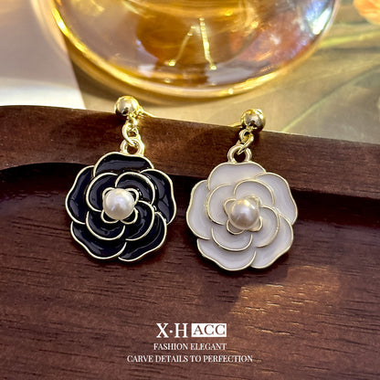 琺瑯山茶花復古耳釘－商品主圖｜https://igowo.tw/