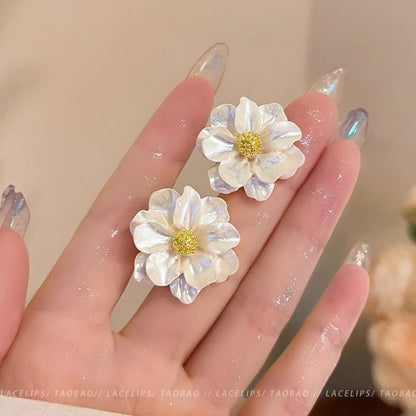 山茶花復古耳釘－黃款實拍｜https://igowo.tw/