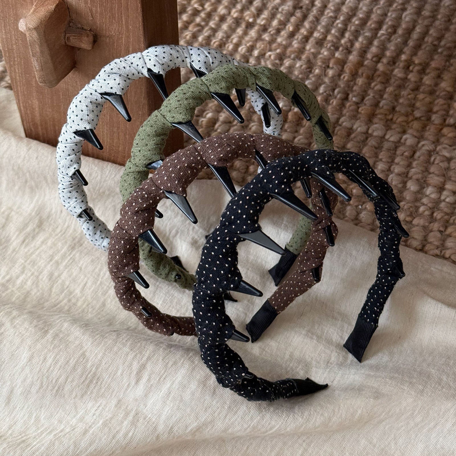 白色波點波浪髮箍－綠色款實拍｜https://igowo.tw/
