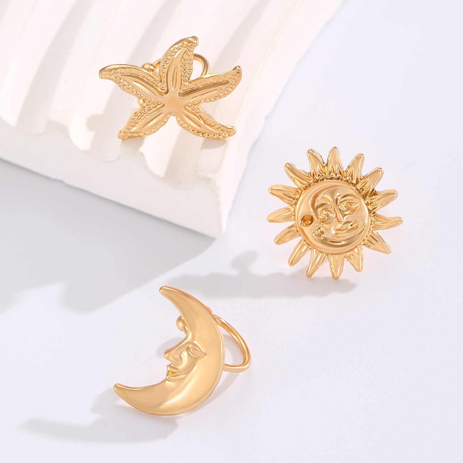 金屬海星月亮耳環－細節特寫1｜https://igowo.tw/