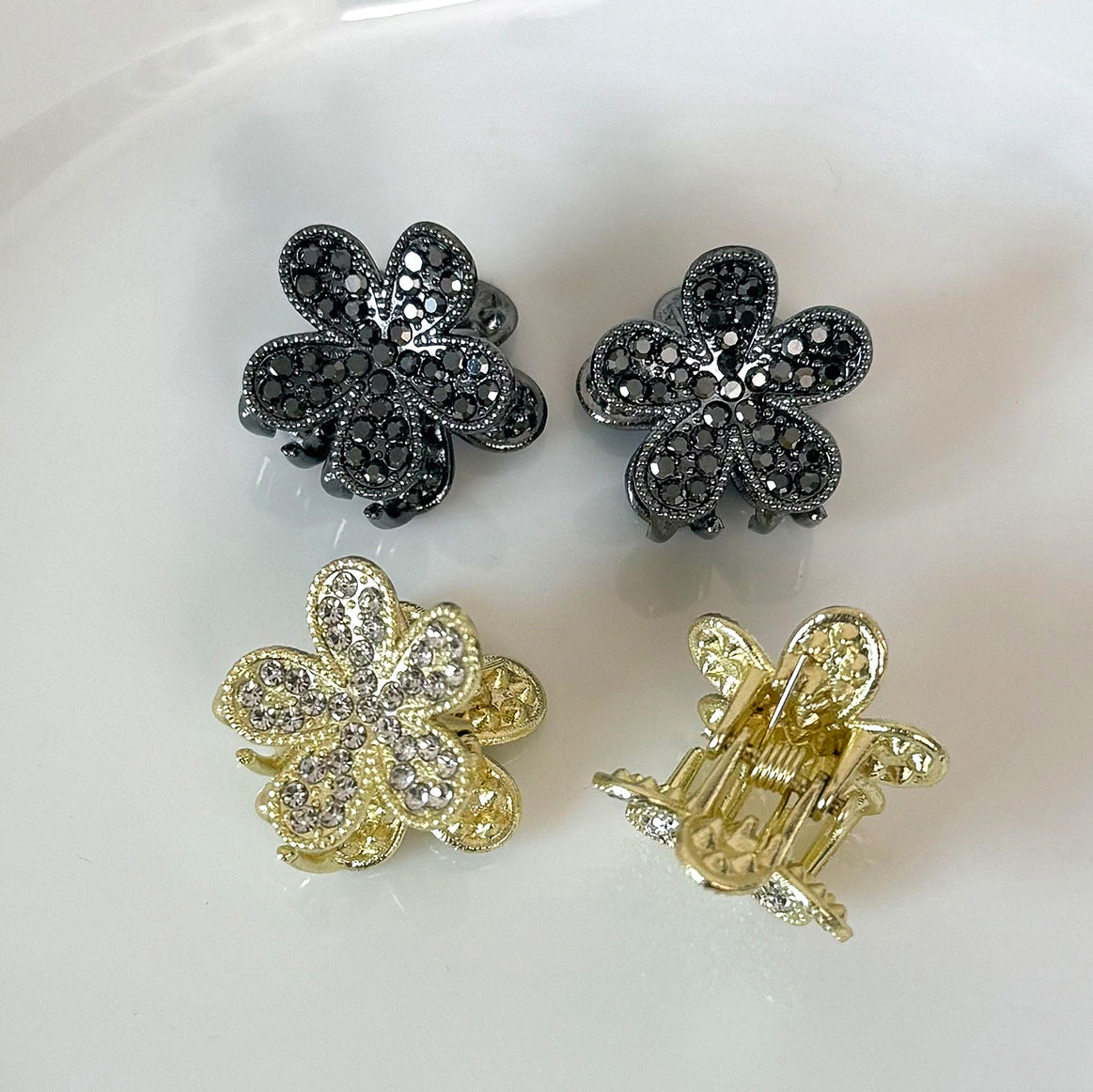 鋯石花朵小巧鯊魚夾－金色款實拍｜https://igowo.tw/