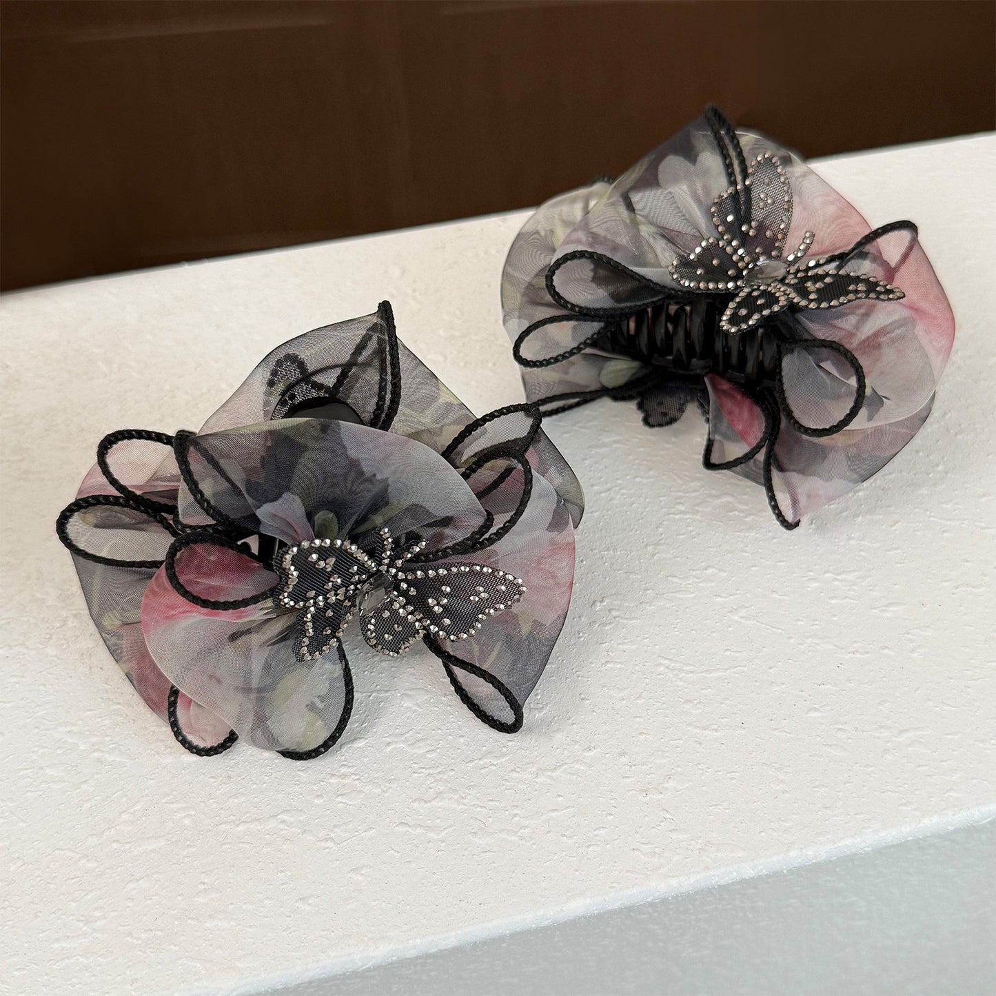 網紗蝴蝶結簡約鯊魚夾－商品主圖｜https://igowo.tw/