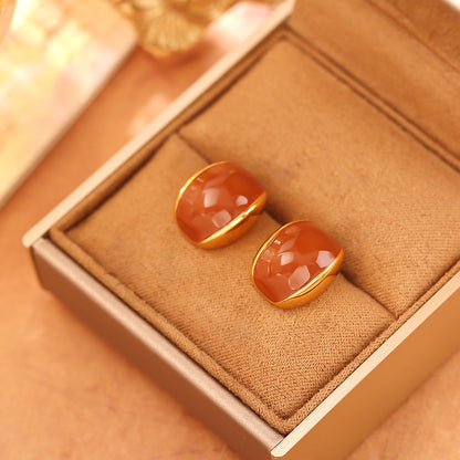 紅色琺瑯方形簡約耳釘－細節特寫2｜https://igowo.tw/