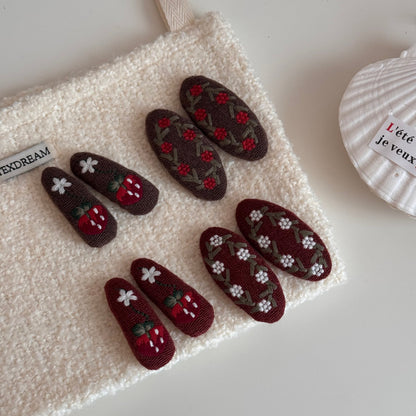 針織布面橢圓刺繡髮夾－第二視角實拍｜https://igowo.tw/
