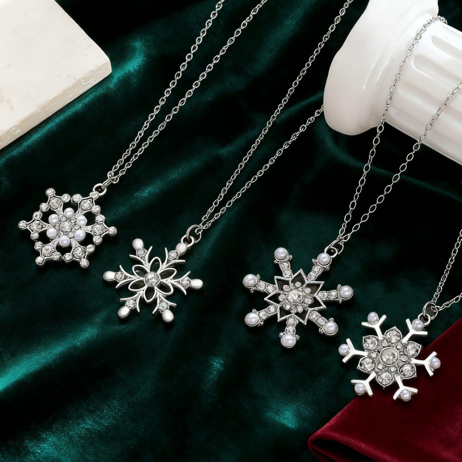 雪花鑲鑽墜飾項鍊－細節特寫1｜https://igowo.tw/