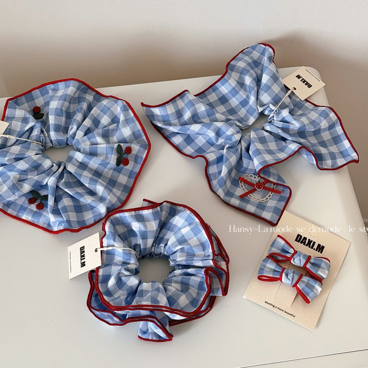 格紋櫻桃刺繡髮圈－商品主圖｜https://igowo.tw/