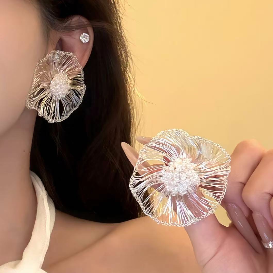 琉璃花朵圓形編織耳環－商品主圖｜https://igowo.tw/