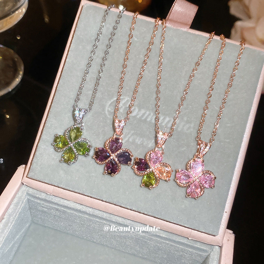 鋯石花朵水滴墜飾項鍊－商品主圖｜https://igowo.tw/