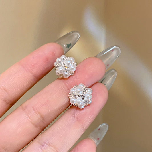 珍珠鋯石花朵復古耳釘－商品主圖｜https://igowo.tw/