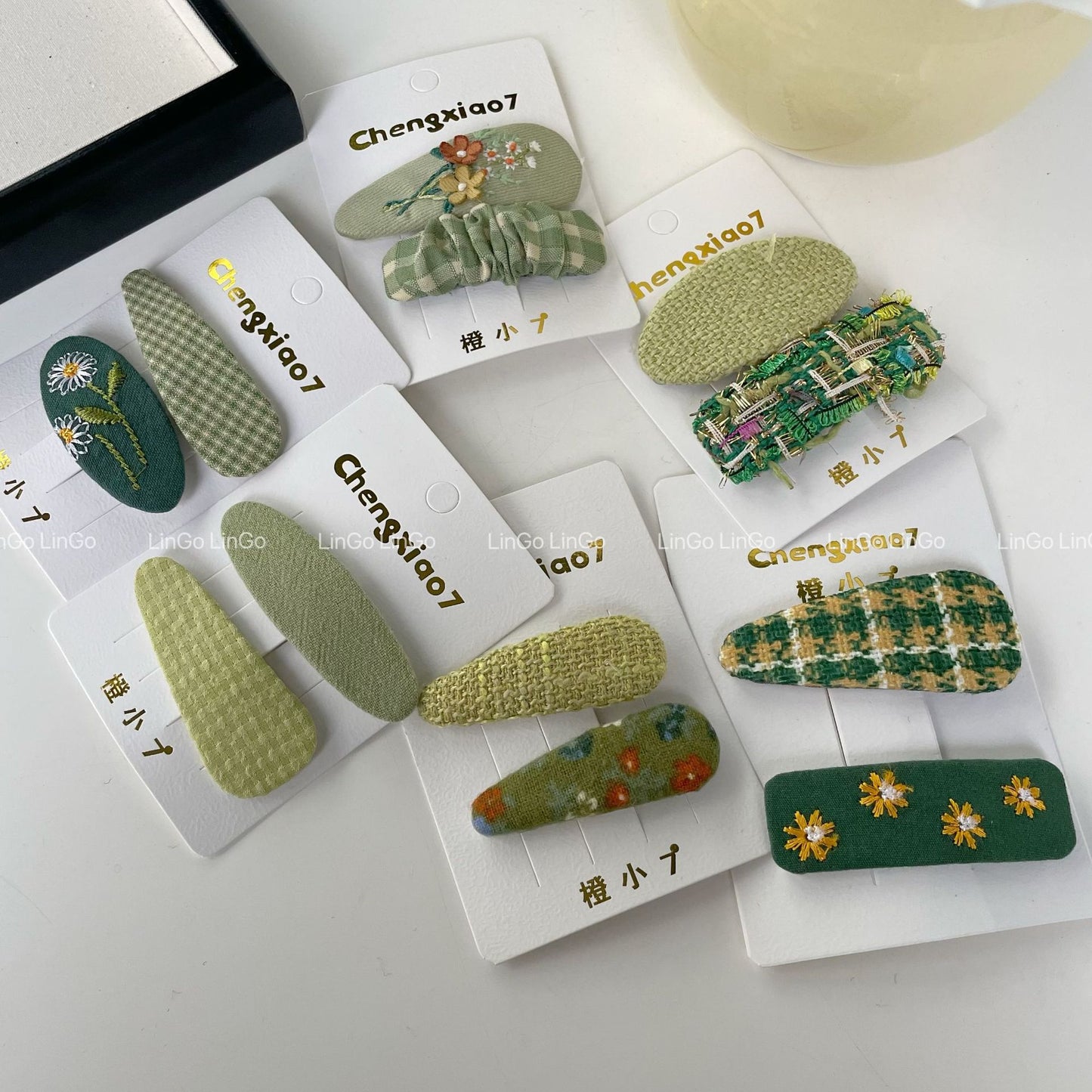 綠色碎花花朵刺繡髮夾－商品主圖｜https://igowo.tw/