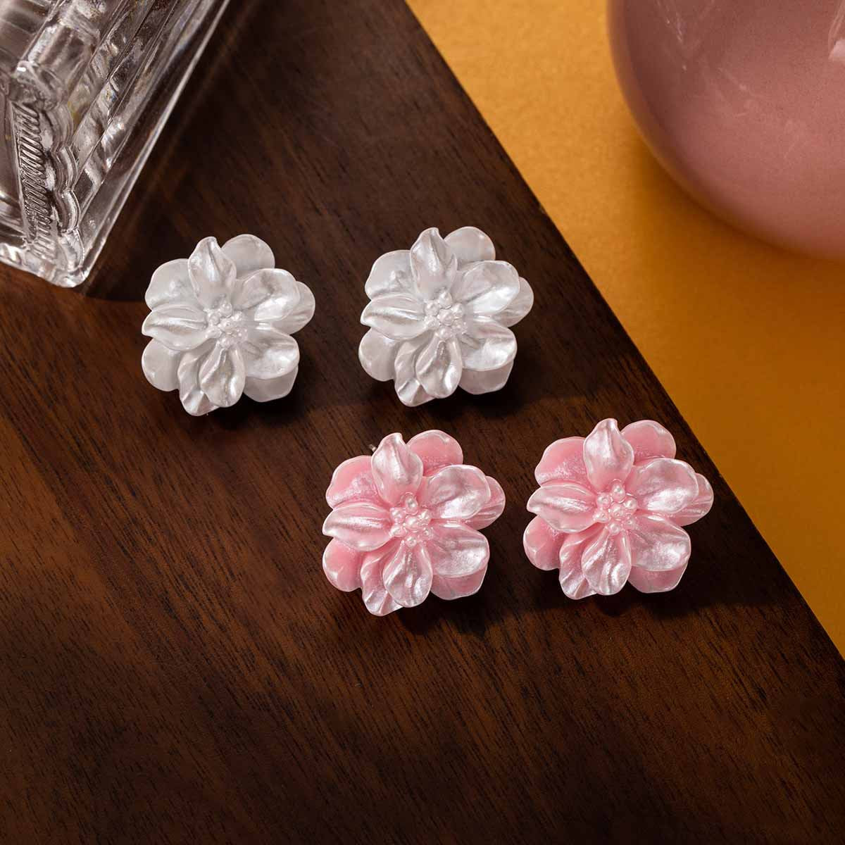 山茶花簡約耳釘－商品主圖｜https://igowo.tw/