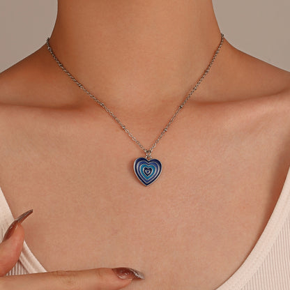 漸層愛心墜飾簡約項鍊－商品主圖｜https://igowo.tw/
