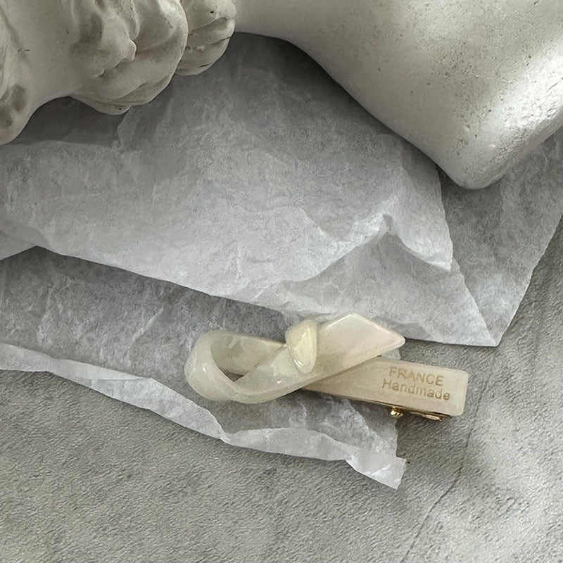 蝴蝶結交叉髮夾－交叉鴨嘴-粉色款細節｜https://igowo.tw/