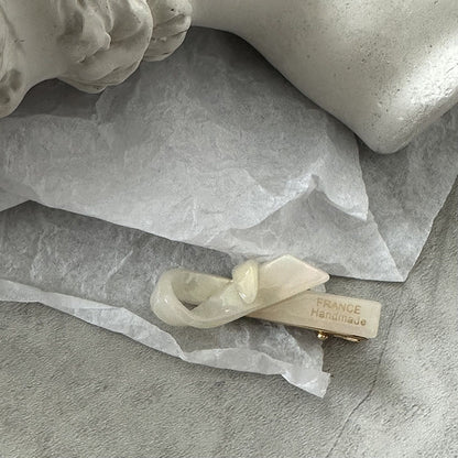 蝴蝶結交叉髮夾－交叉鴨嘴-粉色款細節｜https://igowo.tw/