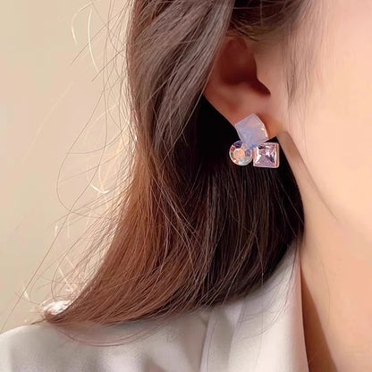 鋯石幾何立體小巧耳釘－銀針-粉色方糖款實拍｜https://igowo.tw/