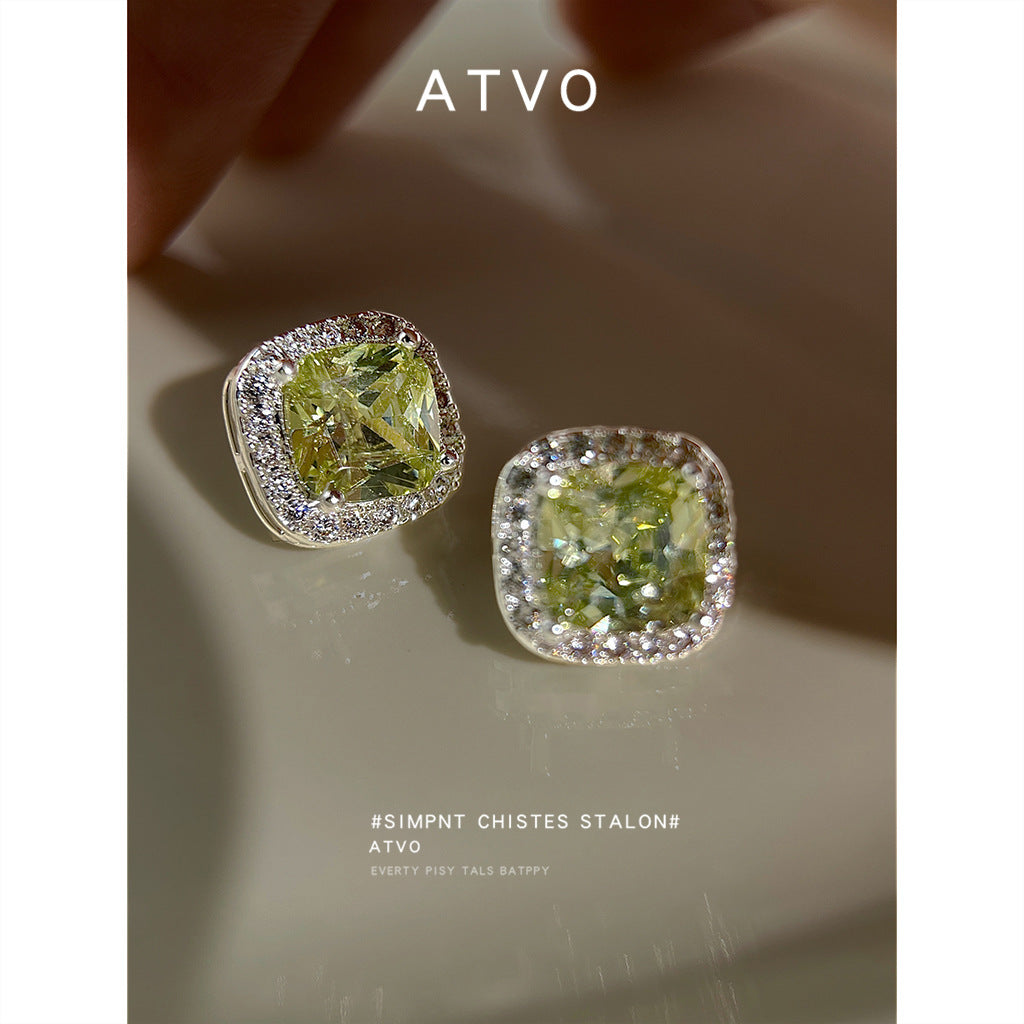 鋯石方形簡約耳釘－商品主圖｜https://igowo.tw/