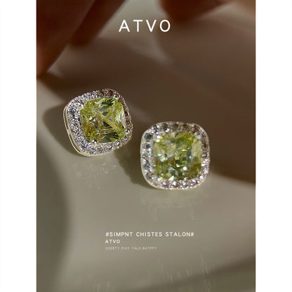 鋯石方形簡約耳釘－商品主圖｜https://igowo.tw/