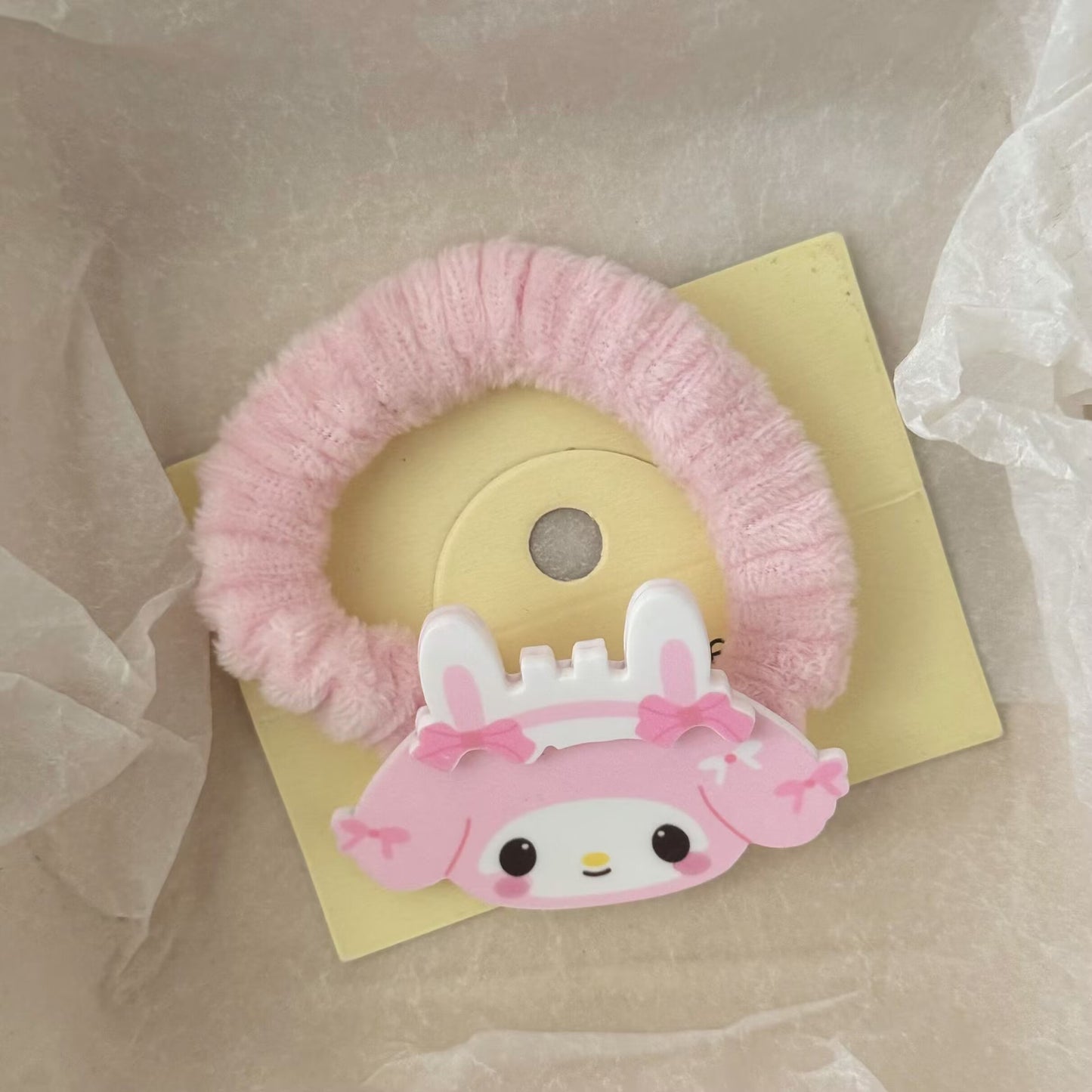 粉色絨面兔子髮圈