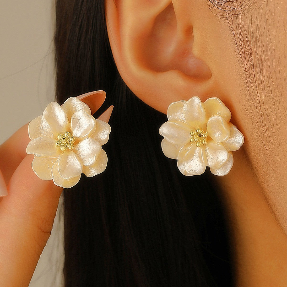 棕色豹紋花朵流蘇耳環－細節特寫1｜https://igowo.tw/