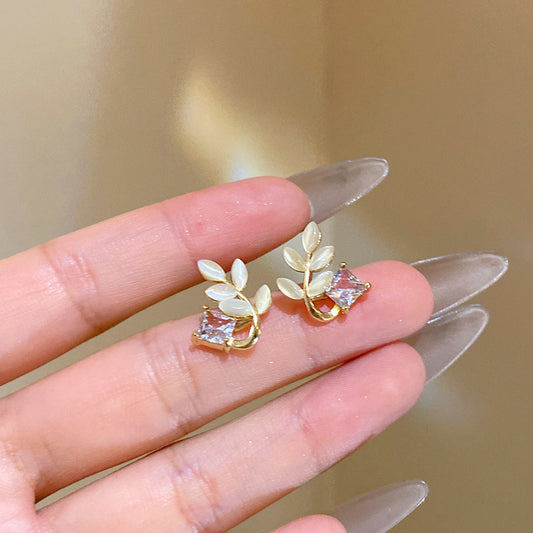 貓眼石樹葉耳環－商品主圖｜https://igowo.tw/