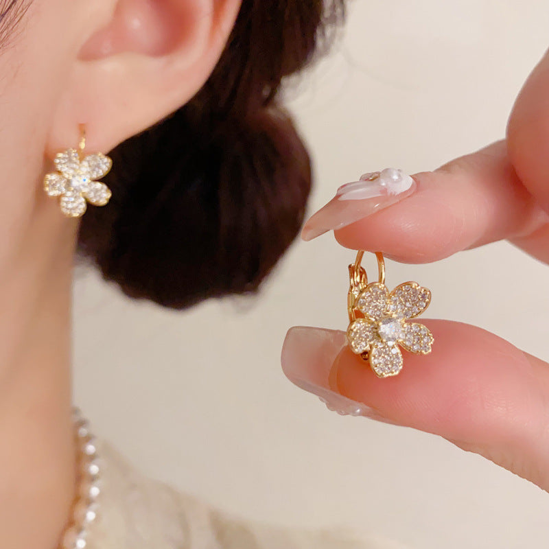 鋯石花朵簡約耳扣－第二視角實拍｜https://igowo.tw/