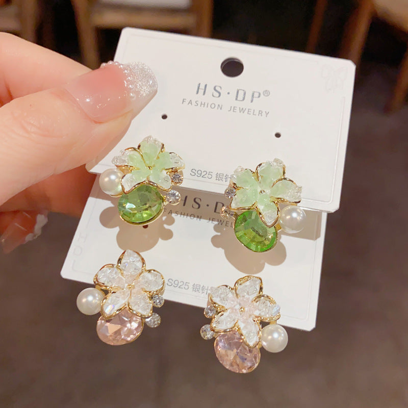 水晶珍珠花朵耳釘－商品主圖｜https://igowo.tw/