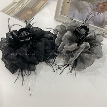 黑色網紗羽毛花朵髮夾－黑色小號款實拍｜https://igowo.tw/