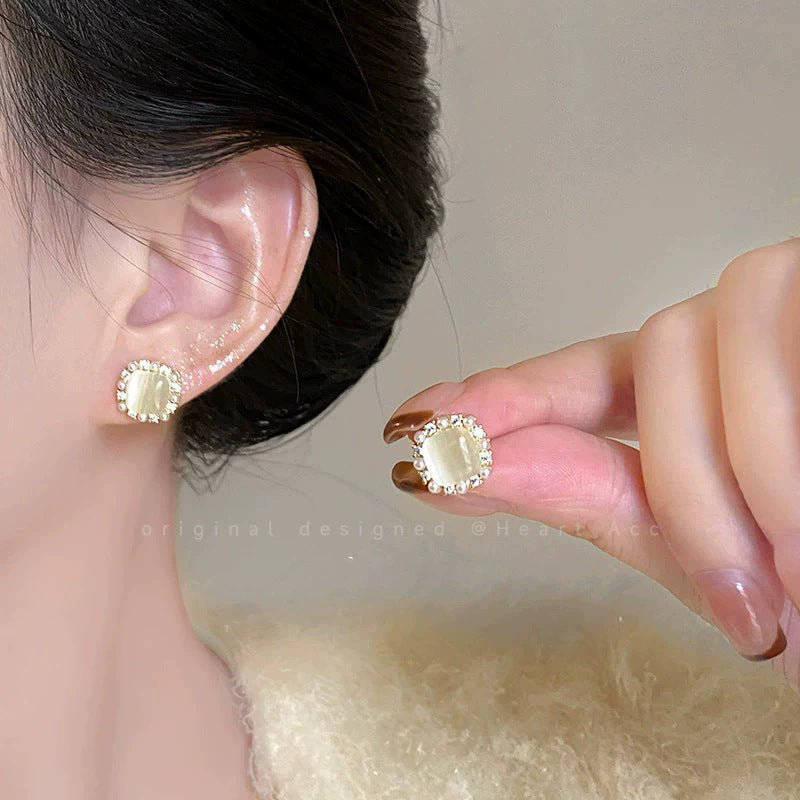 白色花朵耳環－銀款細節｜https://igowo.tw/
