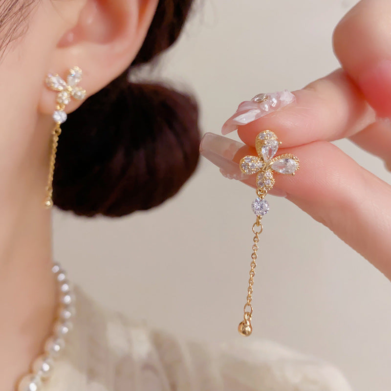 鋯石蝴蝶流蘇耳墜－商品主圖｜https://igowo.tw/