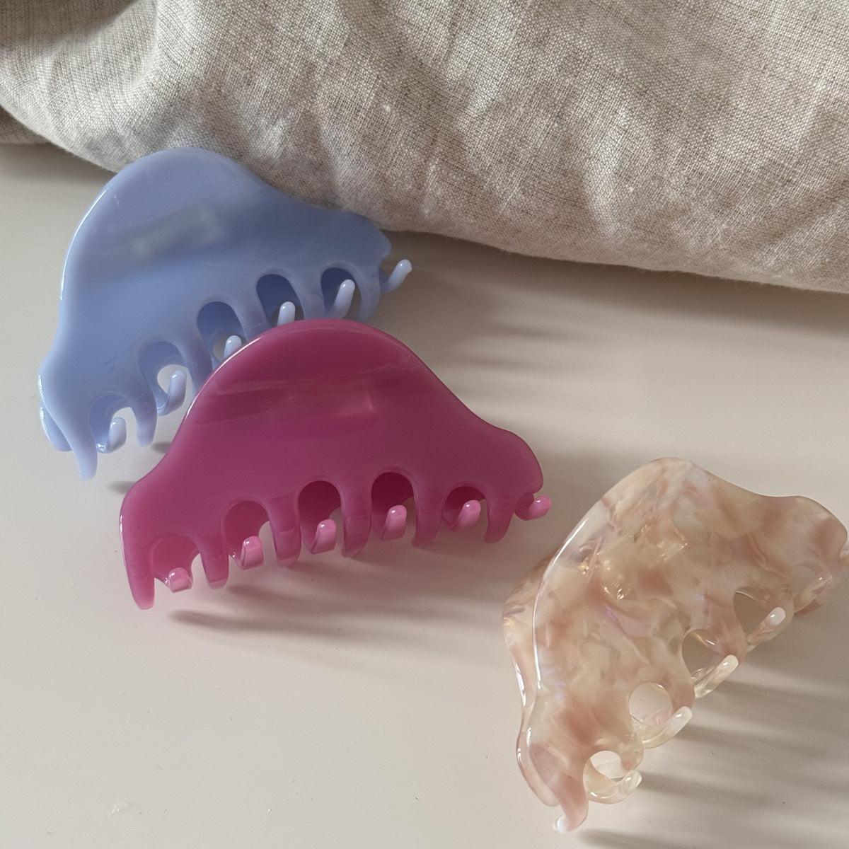 醋酸板材扇形鯊魚夾－細節特寫1｜https://igowo.tw/