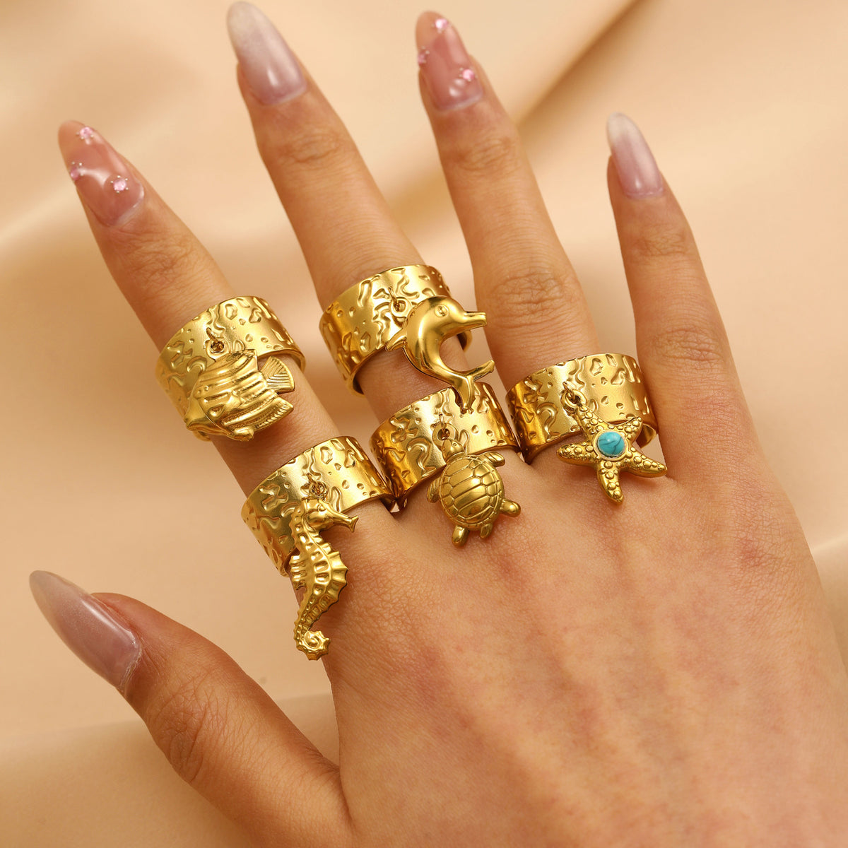 金色鈦鋼垂墜復古戒指
