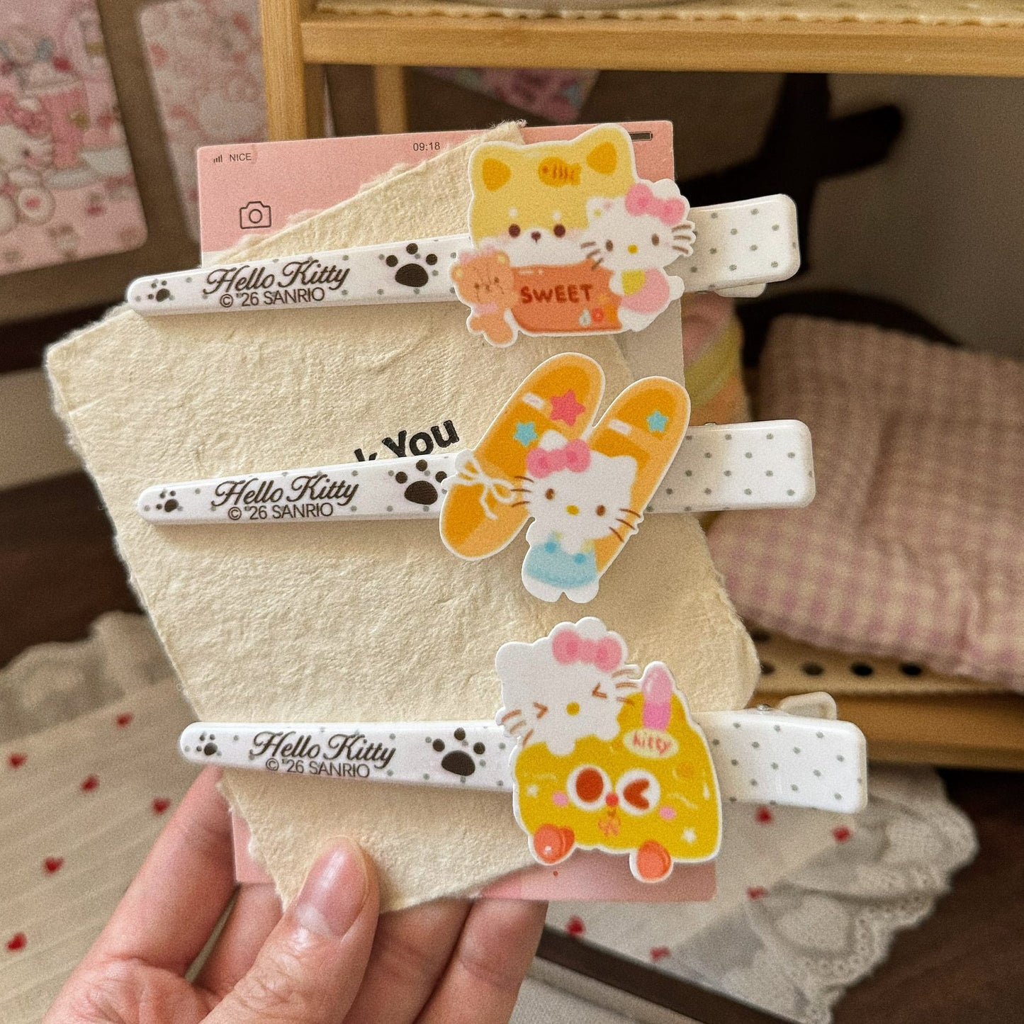 黃色壓克力貓咪髮夾－商品主圖｜https://igowo.tw/