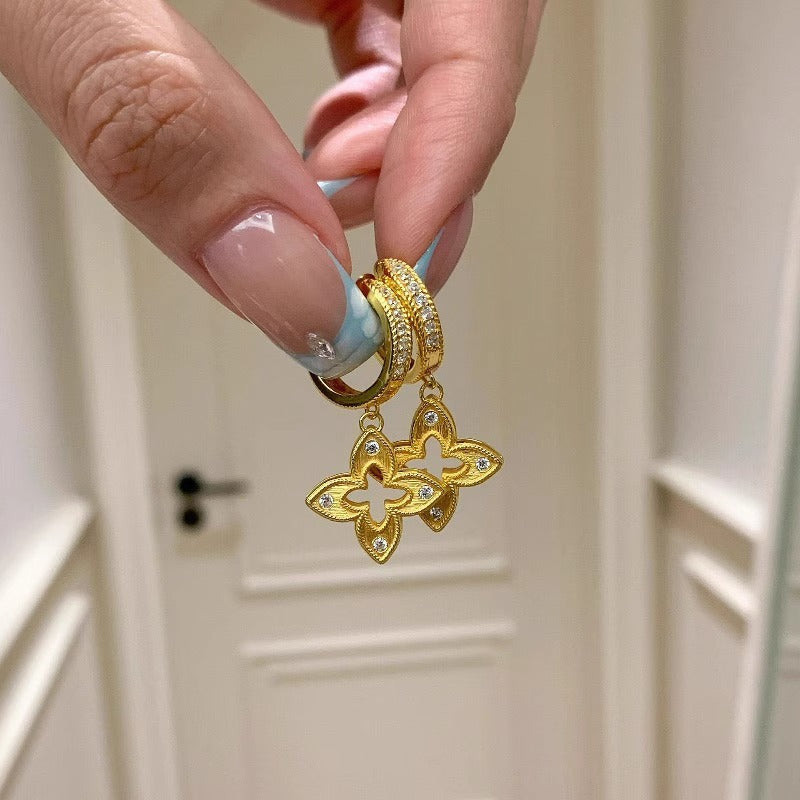金色幸運草鏤空耳環－商品主圖｜https://igowo.tw/