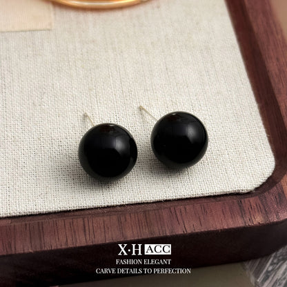 黑色珍珠圓形小巧耳釘－細節特寫2｜https://igowo.tw/