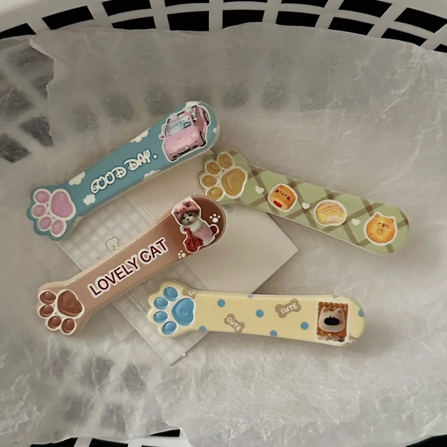 小熊貓咪髮夾－白色貓爪髮夾款實拍｜https://igowo.tw/