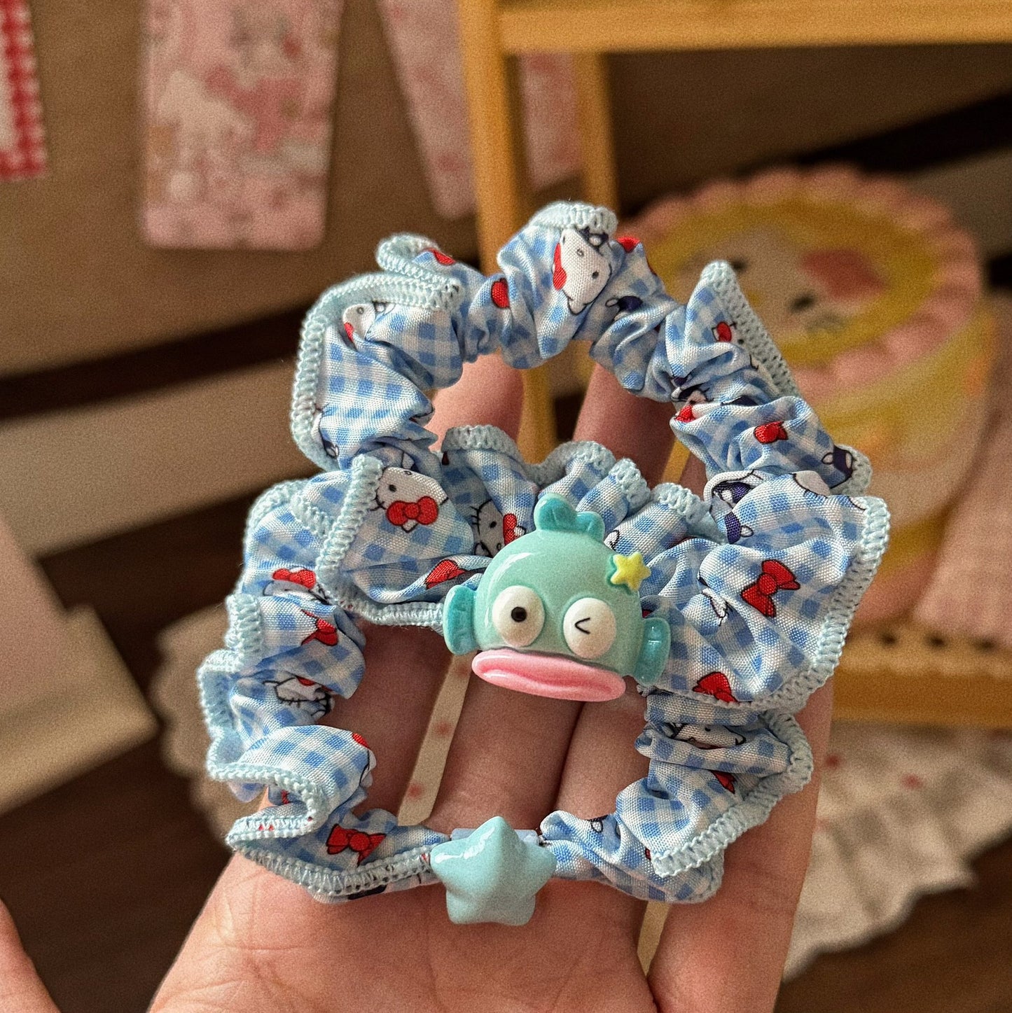 藍色魚尾星星髮圈－醜萌小魚星星髮圈款實拍｜https://igowo.tw/
