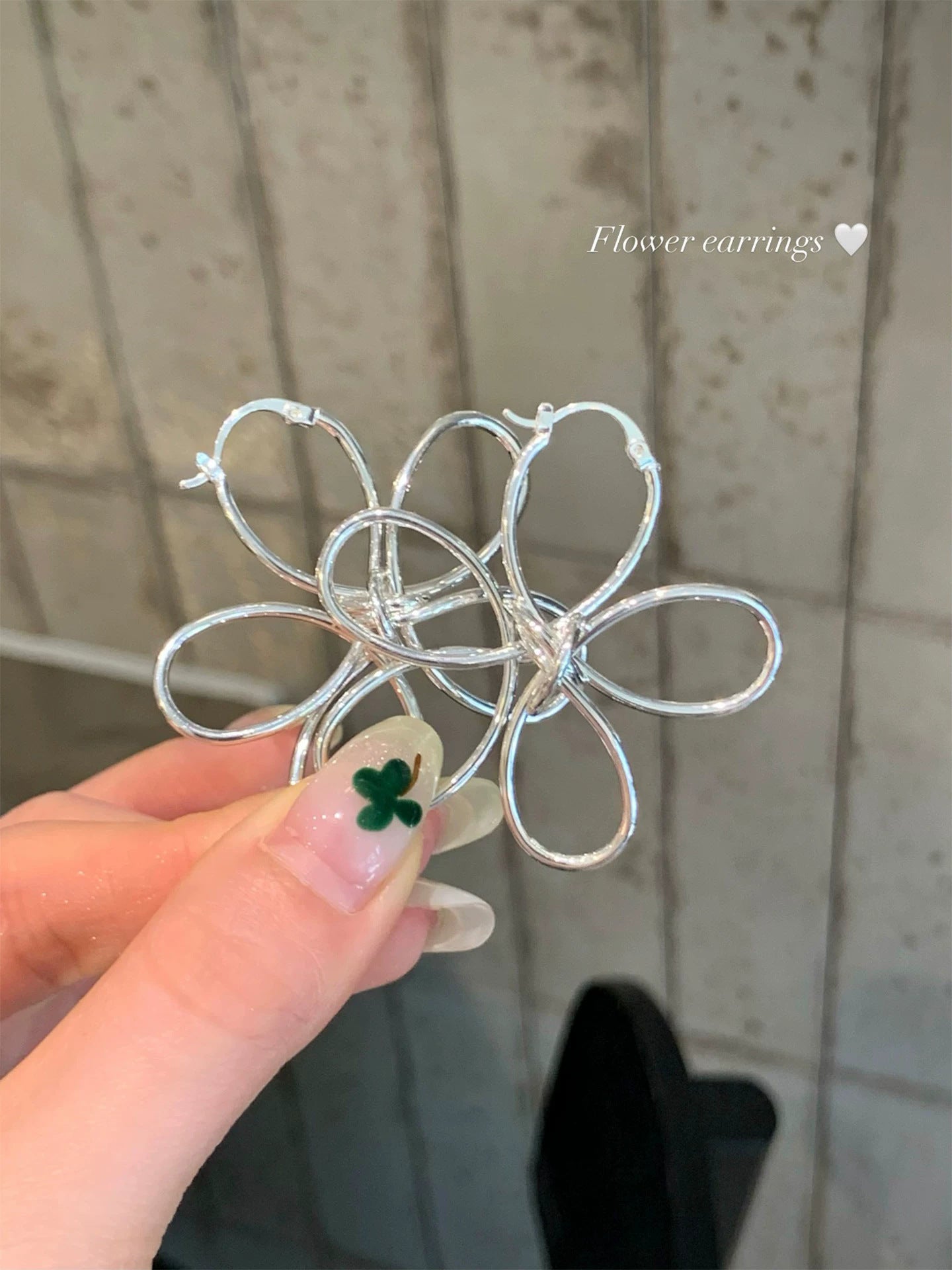 花朵鏤空耳環