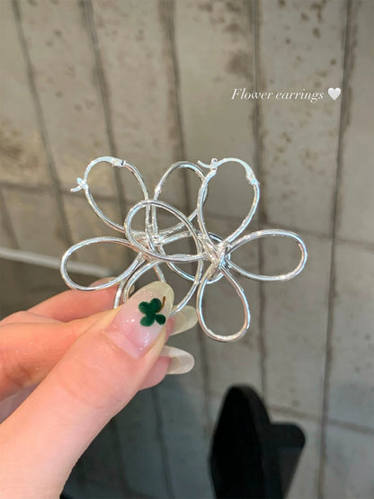 花朵鏤空耳環