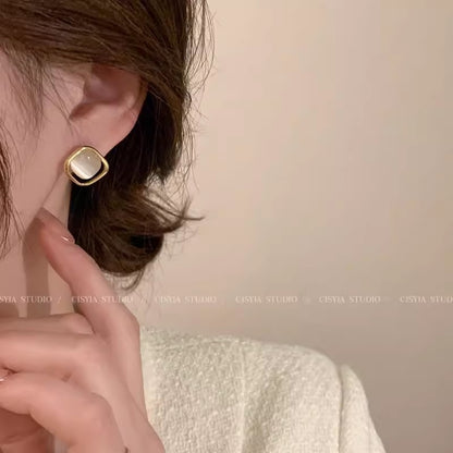 S925貓眼石耳釘－金款實拍｜https://igowo.tw/