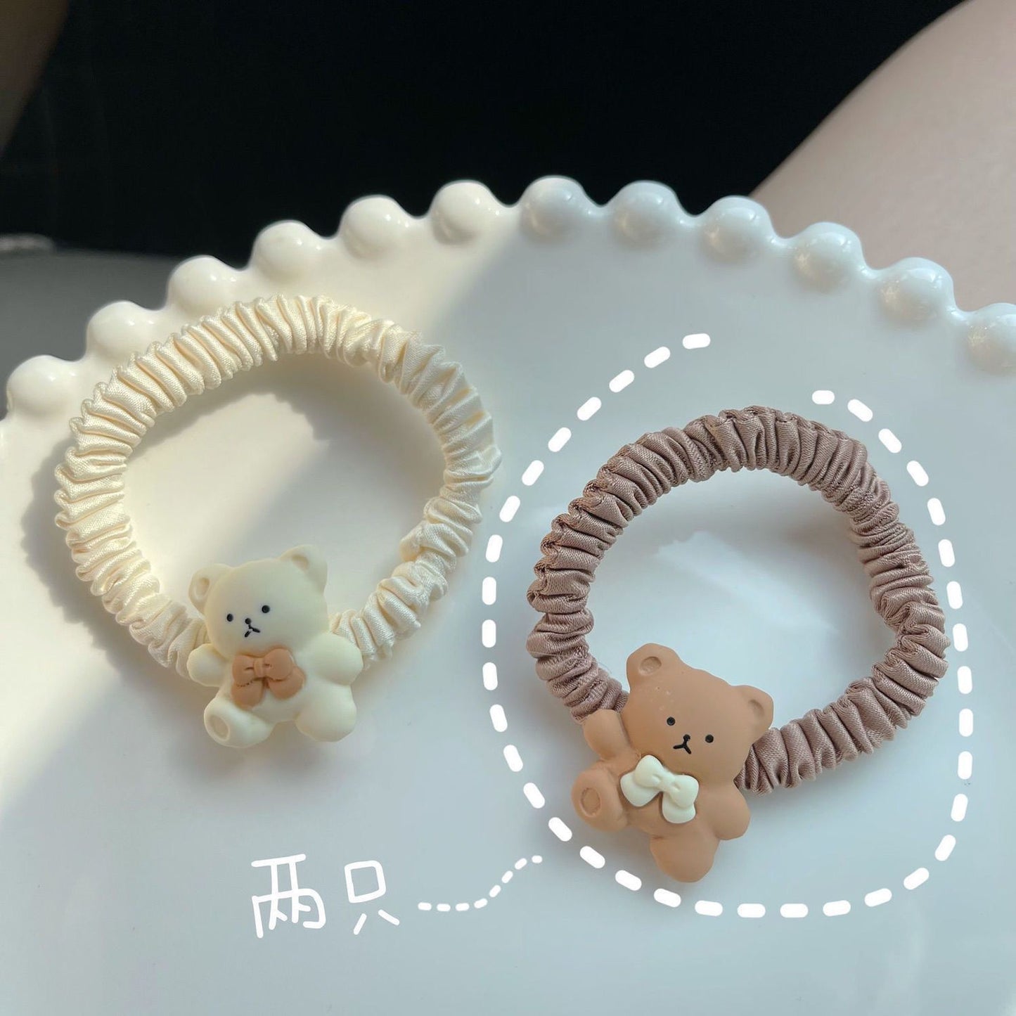 棕色領結小熊髮圈－咖色款實拍｜https://igowo.tw/
