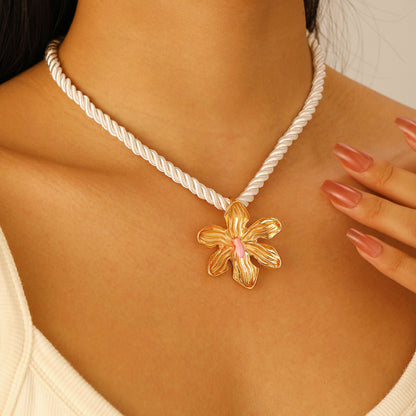 繽紛花朵誇張復古耳釘－細節特寫9｜https://igowo.tw/