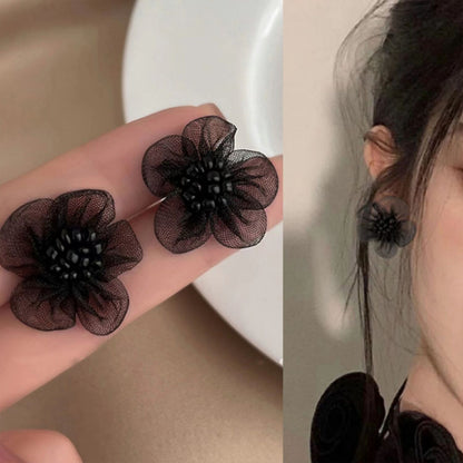 黑色蕾絲花朵耳環－商品主圖｜https://igowo.tw/