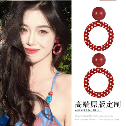 紅色金屬圓形流蘇耳環－細節特寫24｜https://igowo.tw/