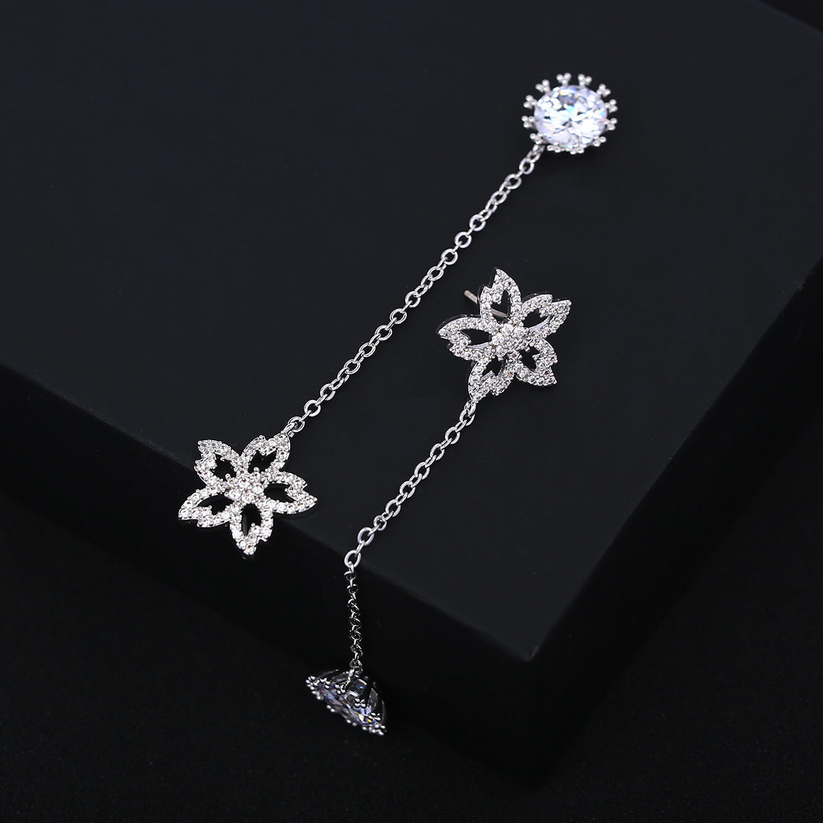 S925鋯石花朵流蘇耳墜－商品主圖｜https://igowo.tw/