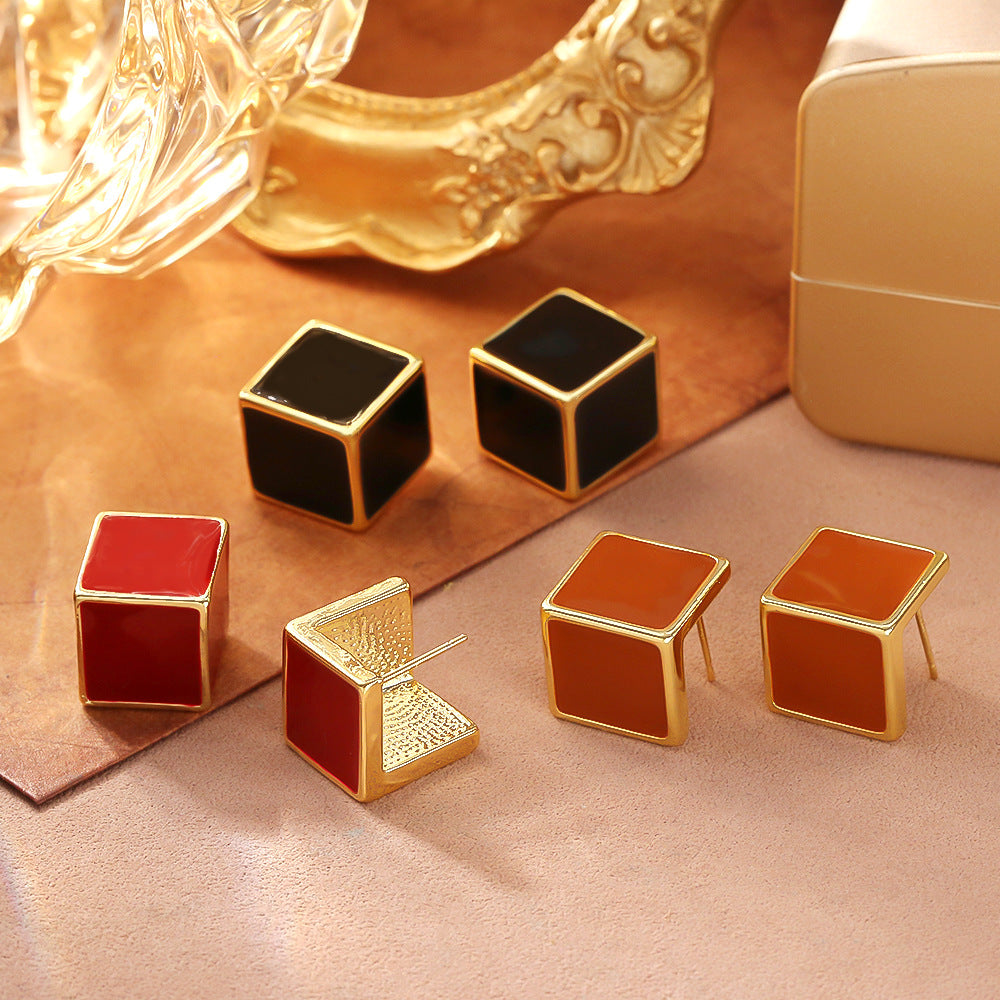 紅色方形立體耳釘－商品主圖｜https://igowo.tw/