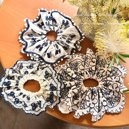 藍色大腸圈刺繡髮圈－商品主圖｜https://igowo.tw/