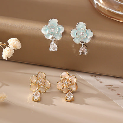 鋯石山茶花耳釘－商品主圖｜https://igowo.tw/